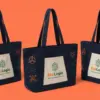 Три тёмно-синих шоппера EcoLogic с бежевой центральной вставкой в динамичной композиции три четверти